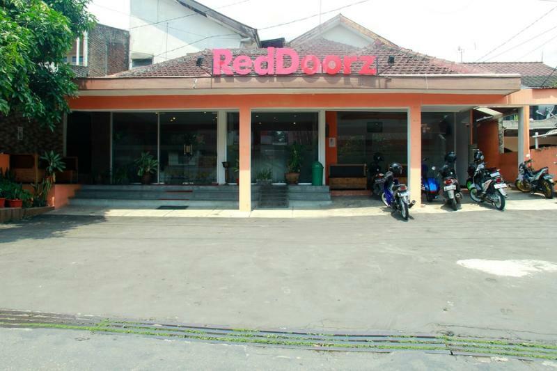 Reddoorz Syariah Near Btc Fashion Mall Bandung Luaran gambar